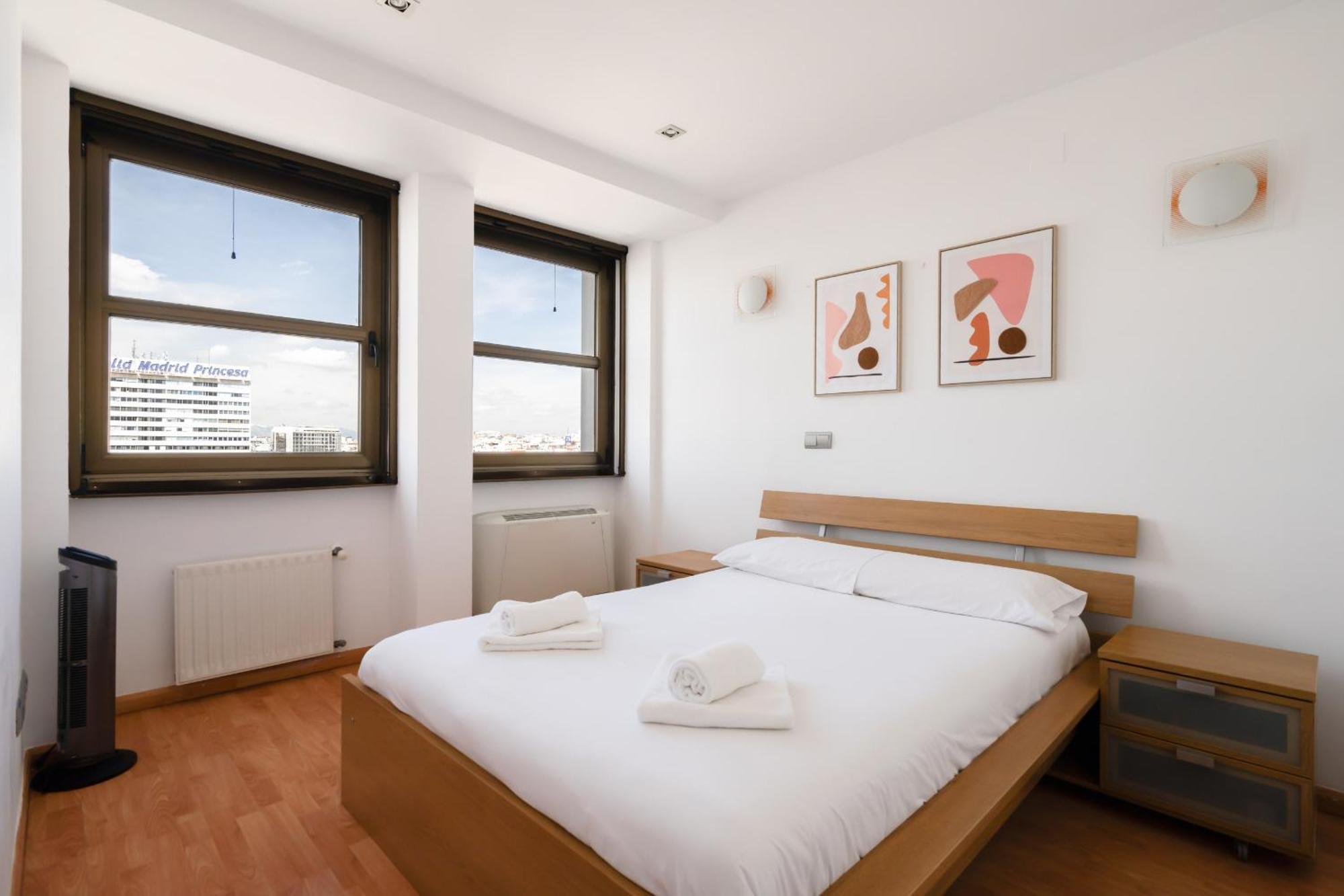 Apartamento En Plaza De Espana Alquiler Temporal Madrid Luaran gambar