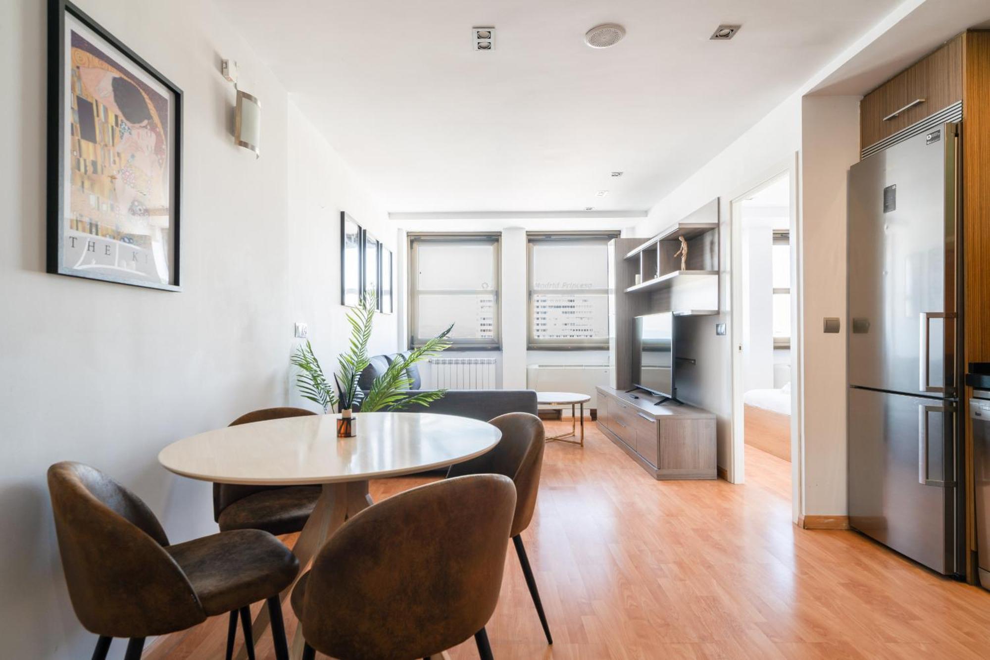 Apartamento En Plaza De Espana Alquiler Temporal Madrid Luaran gambar
