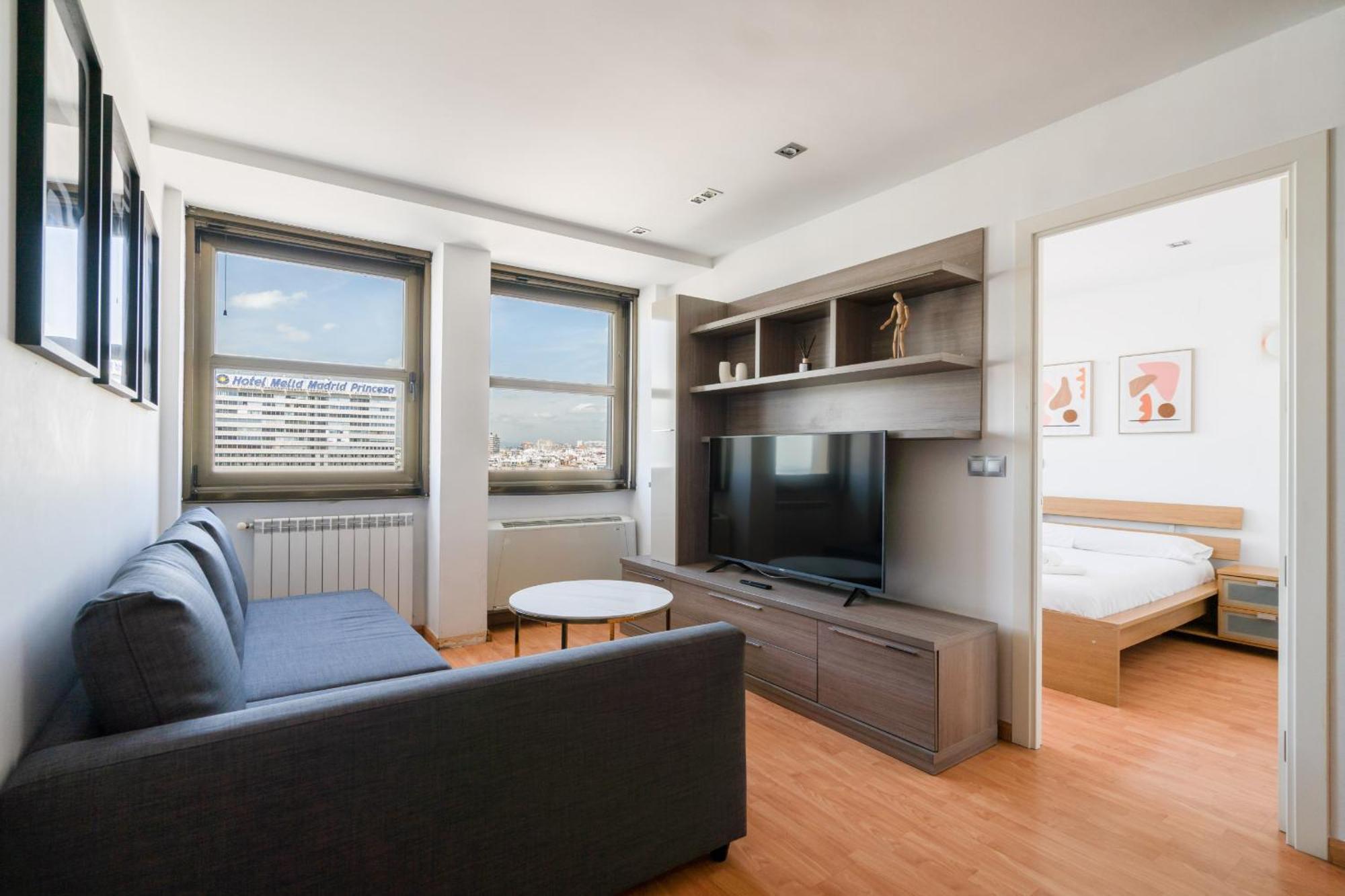 Apartamento En Plaza De Espana Alquiler Temporal Madrid Luaran gambar