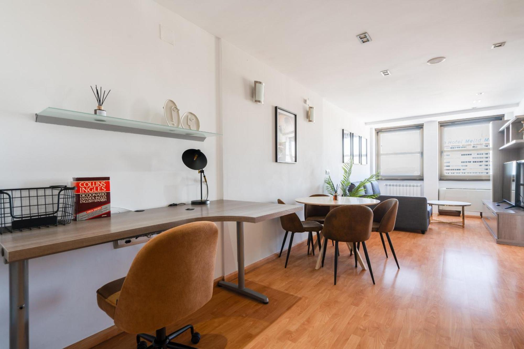 Apartamento En Plaza De Espana Alquiler Temporal Madrid Luaran gambar
