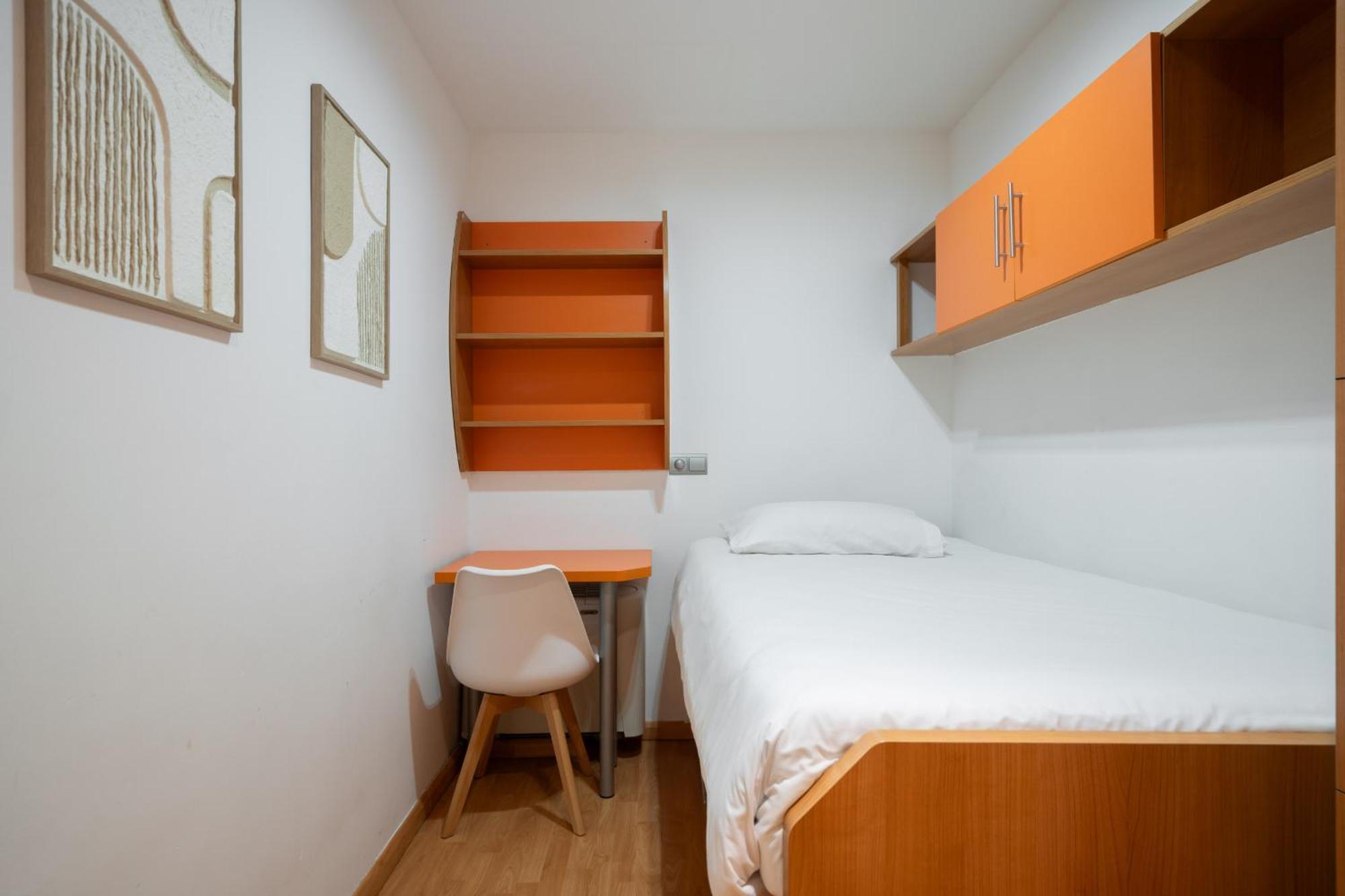 Apartamento En Plaza De Espana Alquiler Temporal Madrid Luaran gambar