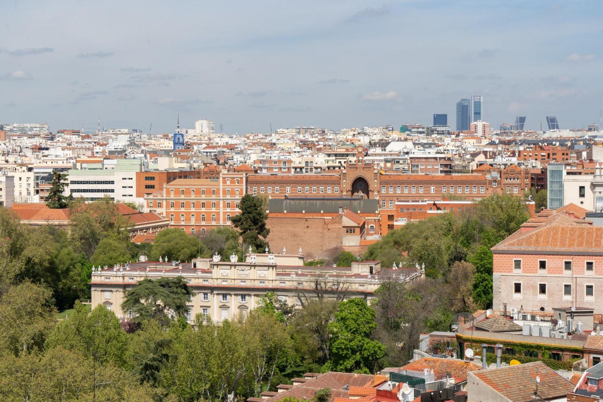 Apartamento En Plaza De Espana Alquiler Temporal Madrid Luaran gambar