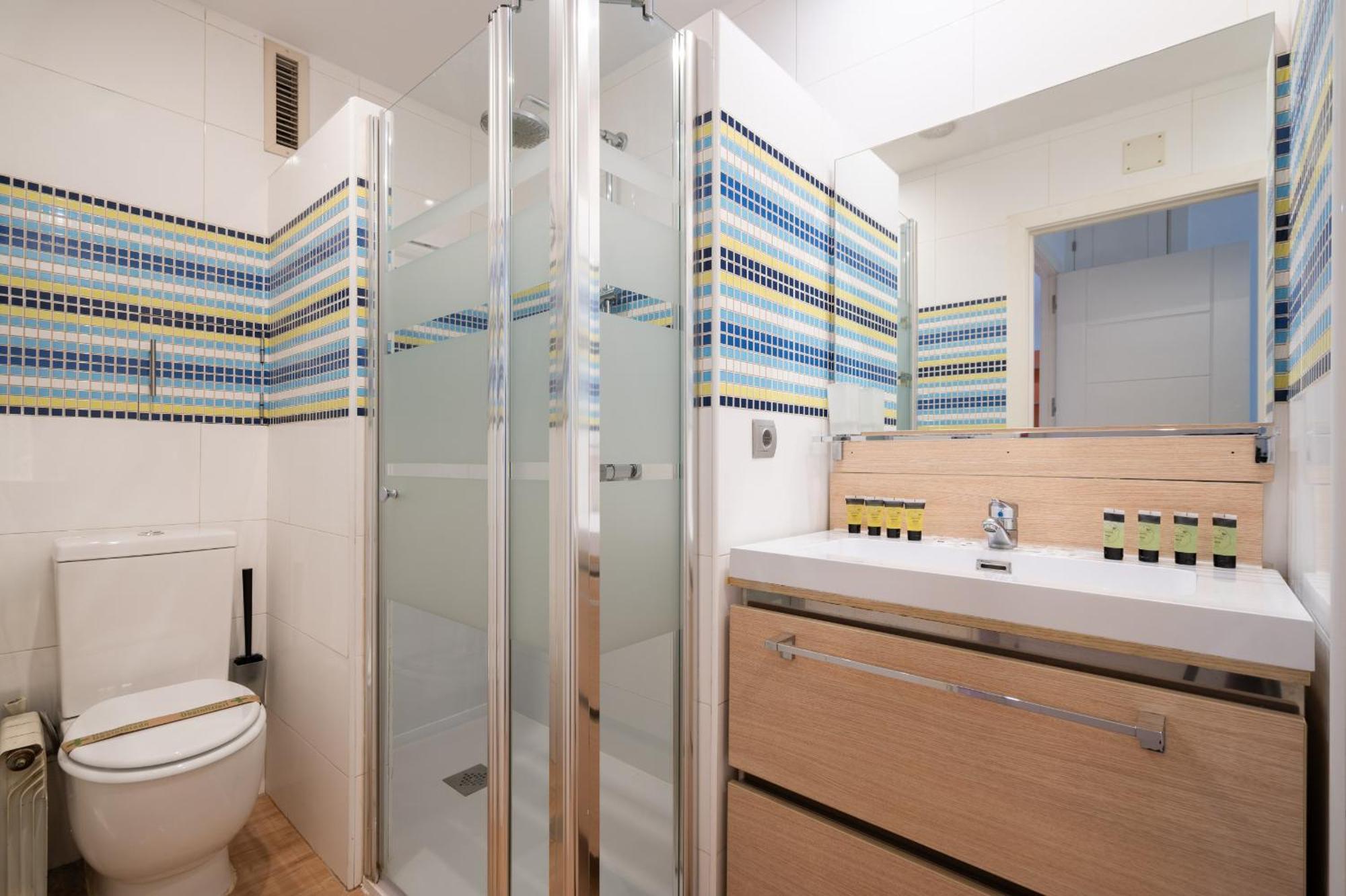 Apartamento En Plaza De Espana Alquiler Temporal Madrid Luaran gambar