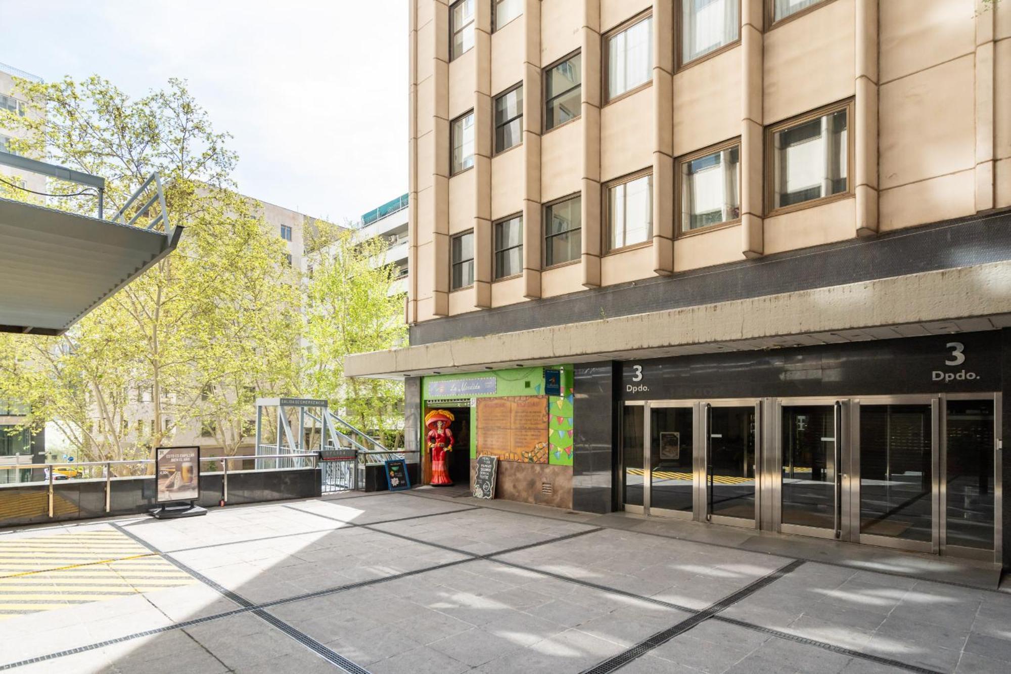 Apartamento En Plaza De Espana Alquiler Temporal Madrid Luaran gambar