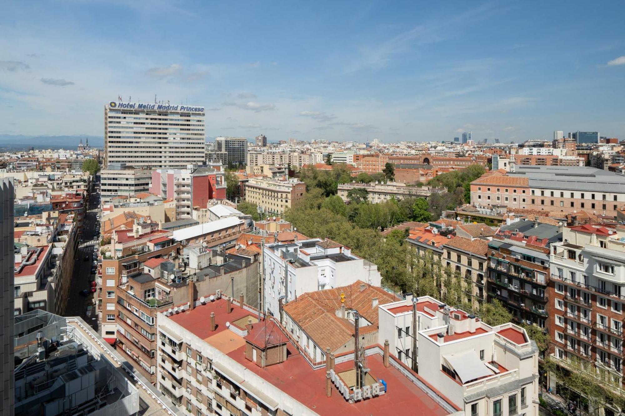 Apartamento En Plaza De Espana Alquiler Temporal Madrid Luaran gambar